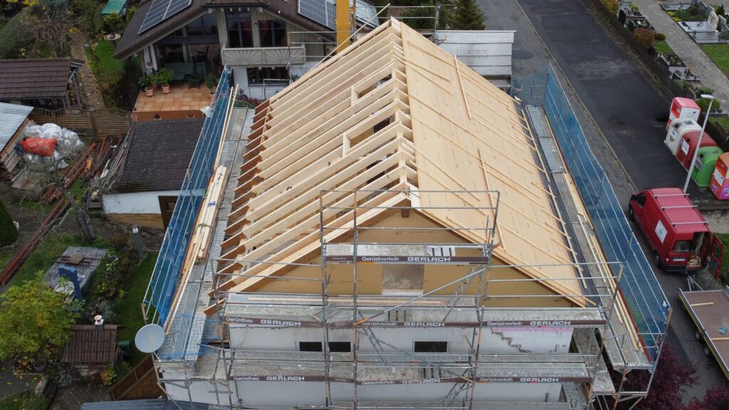 Aufstockung Wohngebäude mit Dachflächenfenstern – Zimmerei & Holzbau Seitz im Spessart