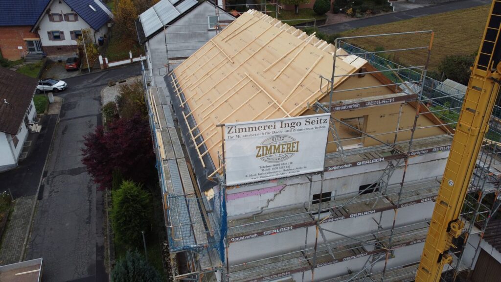 Aufstockung Wohngebäude mit Dachflächenfenstern – Zimmerei & Holzbau Seitz im Spessart