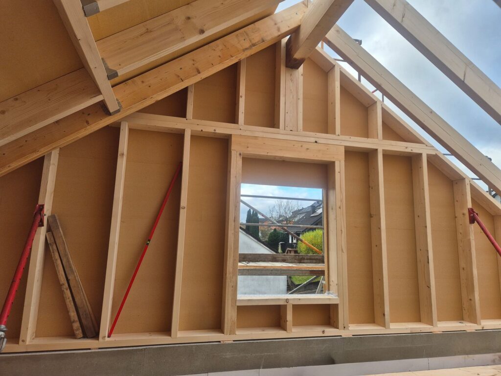 Aufstockung Wohngebäude mit Dachflächenfenstern – Zimmerei & Holzbau Seitz im Spessart