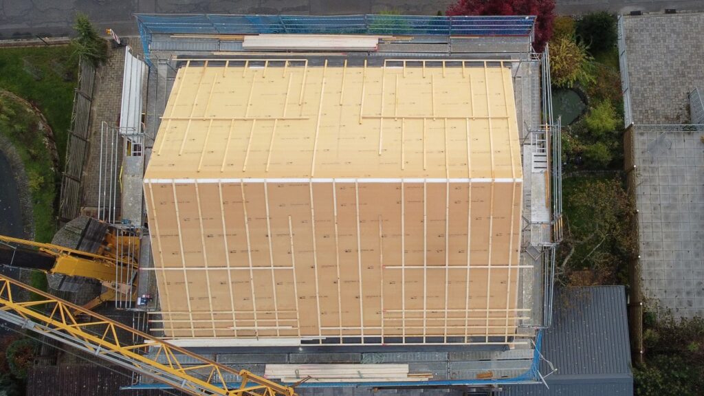 Aufstockung Wohngebäude mit Dachflächenfenstern – Zimmerei & Holzbau Seitz im Spessart