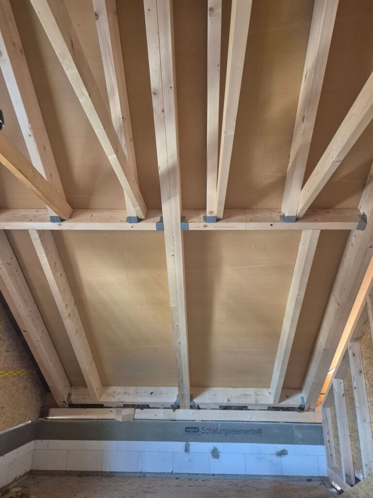 Aufstockung Wohngebäude mit Dachflächenfenstern – Zimmerei & Holzbau Seitz im Spessart
