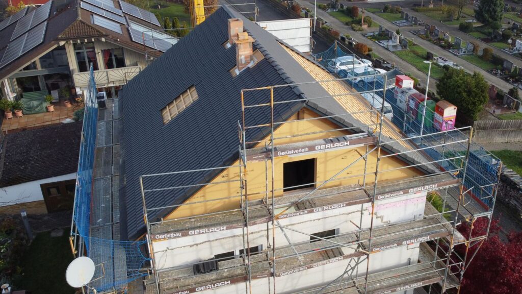 Aufstockung Wohngebäude mit Dachflächenfenstern – Zimmerei & Holzbau Seitz im Spessart