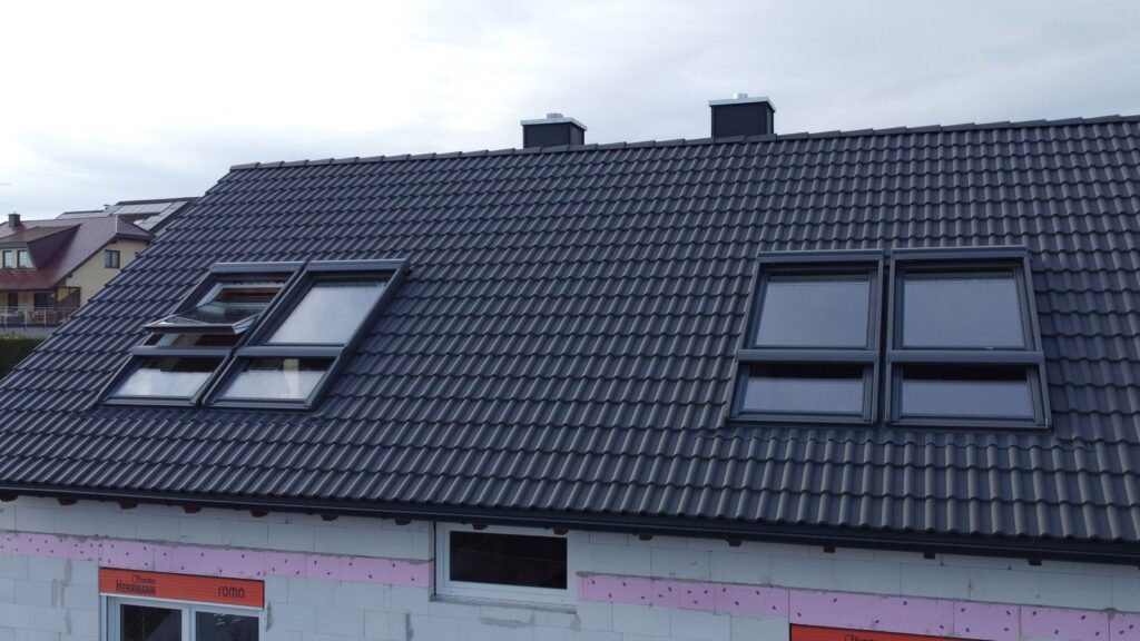 Aufstockung Wohngebäude mit Dachflächenfenstern – Zimmerei & Holzbau Seitz im Spessart