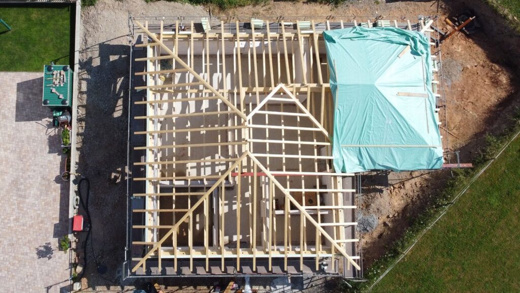 Neubau Bungalow mit Walmdach – Zimmerei & Holzbau Seitz im Spessart