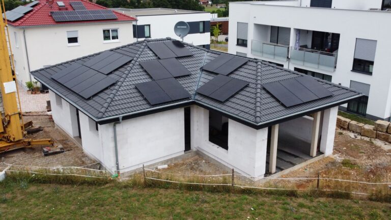 Neubau Bungalow mit Walmdach – Zimmerei & Holzbau Seitz im Spessart