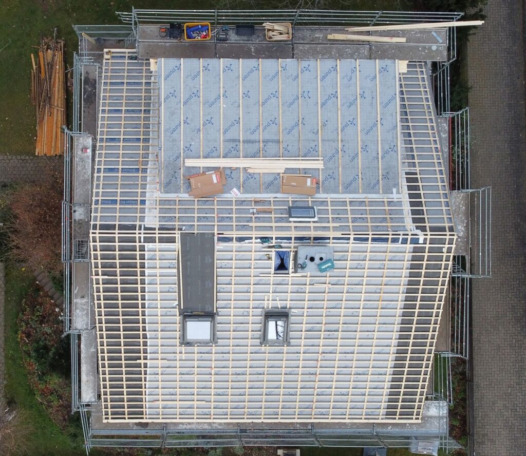 Energetische Dachsanierung mit großer Dachgaube – Zimmerei & Holzbau Seitz im Spessart