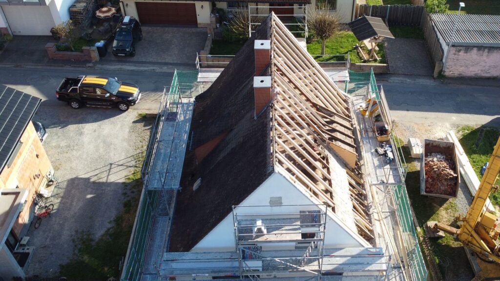 Energetische Dachsanierung mit Holzfassade – Zimmerei & Holzbau Seitz im Spessart