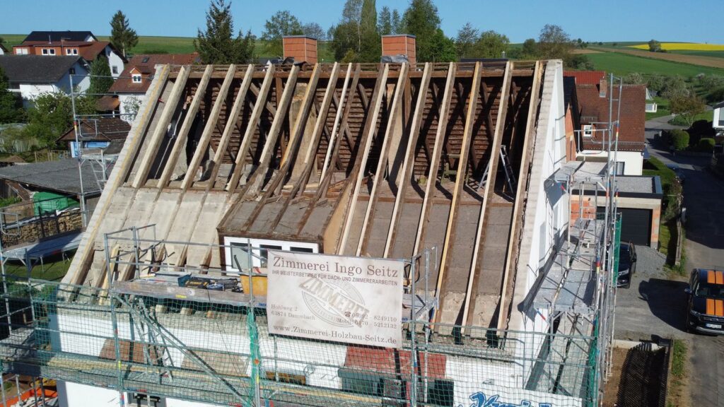 Energetische Dachsanierung mit Holzfassade – Zimmerei & Holzbau Seitz im Spessart