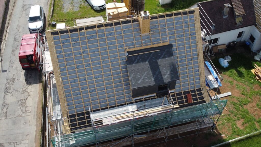 Energetische Dachsanierung mit Holzfassade – Zimmerei & Holzbau Seitz im Spessart