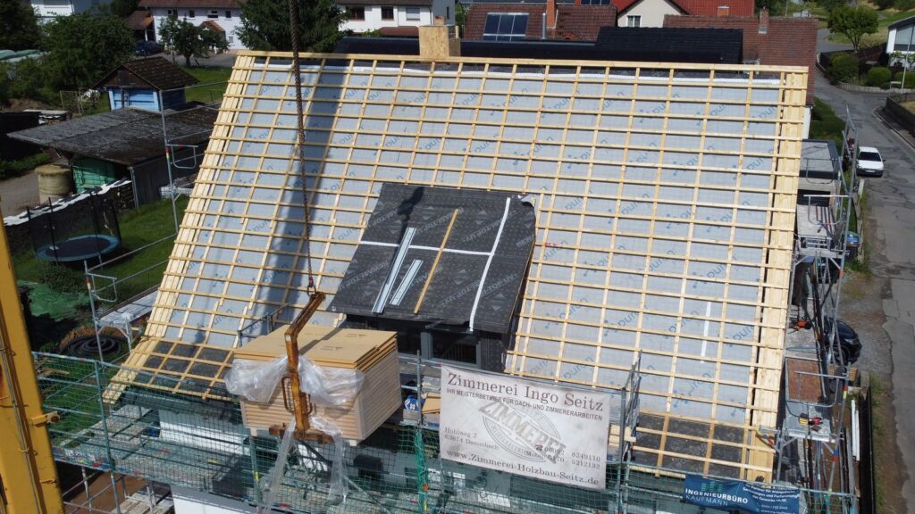 Energetische Dachsanierung mit Holzfassade – Zimmerei & Holzbau Seitz im Spessart