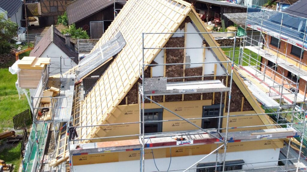 Energetische Dachsanierung mit Holzfassade – Zimmerei & Holzbau Seitz im Spessart