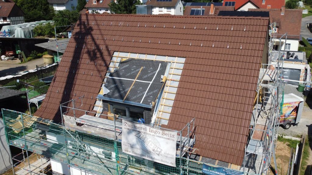 Energetische Dachsanierung mit Holzfassade – Zimmerei & Holzbau Seitz im Spessart
