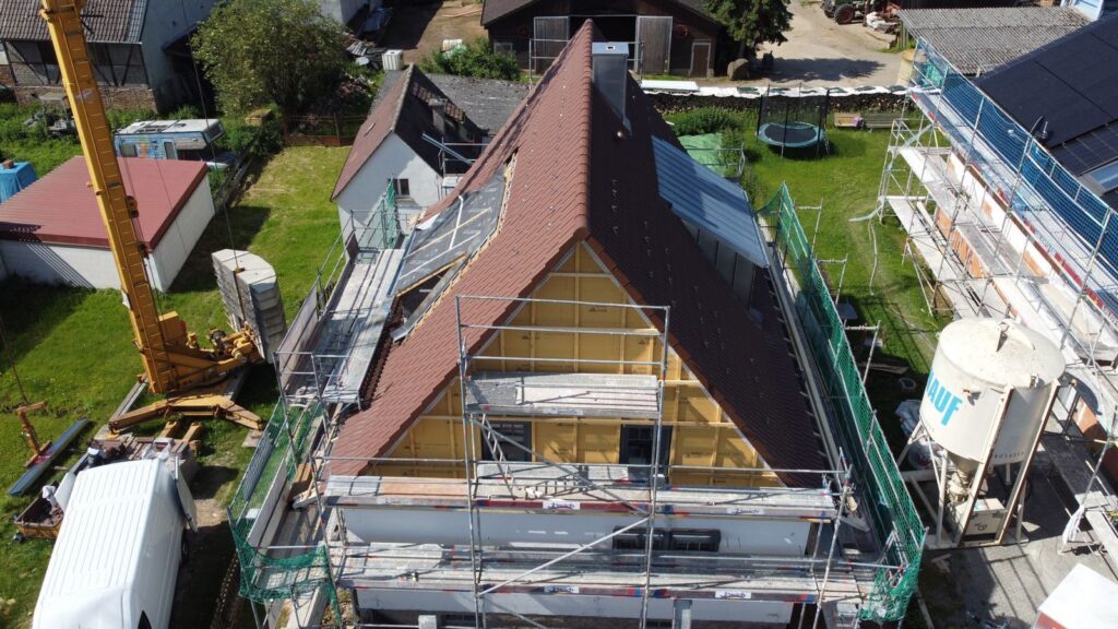 Energetische Dachsanierung mit Holzfassade – Zimmerei & Holzbau Seitz im Spessart