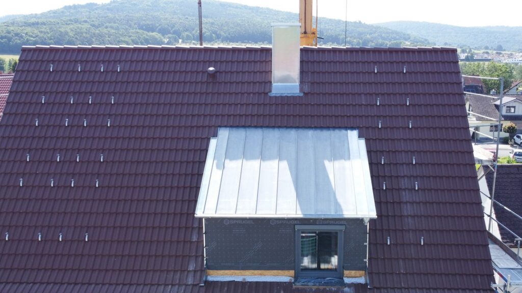 Energetische Dachsanierung mit Holzfassade – Zimmerei & Holzbau Seitz im Spessart