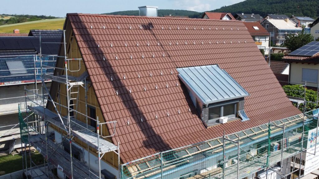 Energetische Dachsanierung mit Holzfassade – Zimmerei & Holzbau Seitz im Spessart