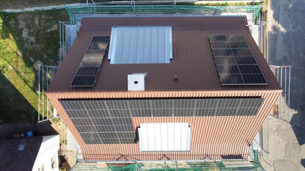 Energetische Dachsanierung mit Holzfassade – Zimmerei & Holzbau Seitz im Spessart