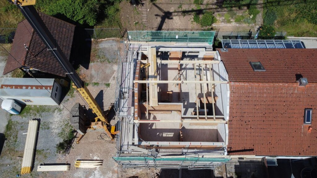 Neubau Doppelhaushälfte mit Satteldach – Zimmerei & Holzbau Seitz im Spessart