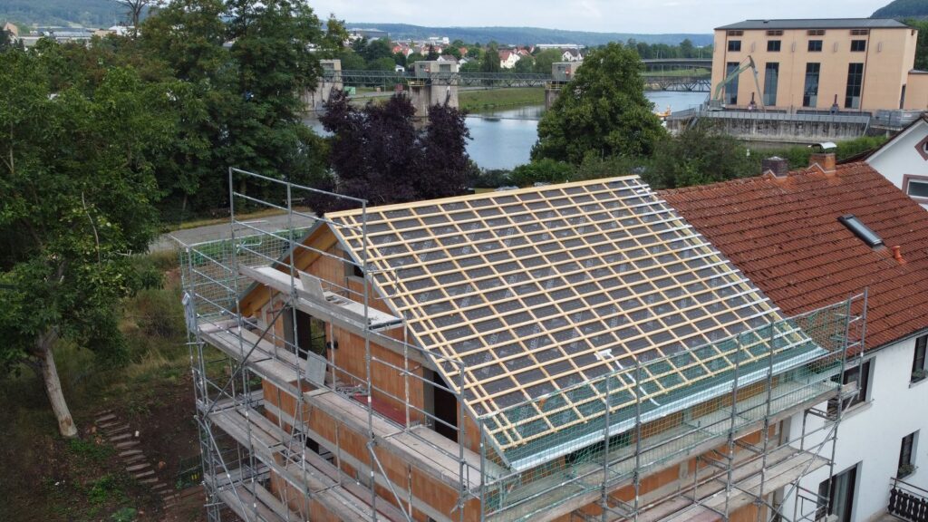 Neubau Doppelhaushälfte mit Satteldach – Zimmerei & Holzbau Seitz im Spessart