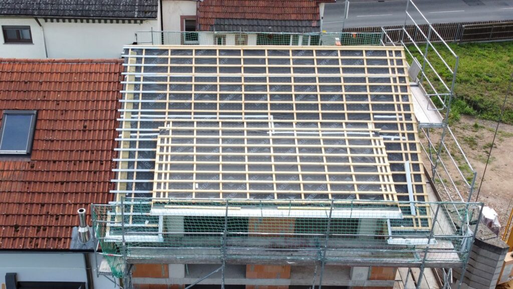 Neubau Doppelhaushälfte mit Satteldach – Zimmerei & Holzbau Seitz im Spessart