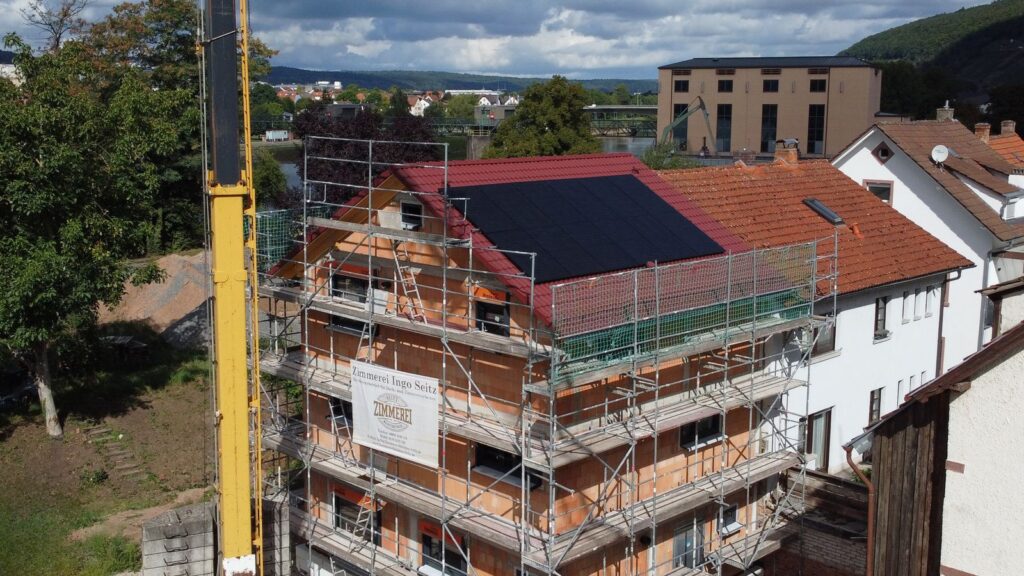 Neubau Doppelhaushälfte mit Satteldach – Zimmerei & Holzbau Seitz im Spessart