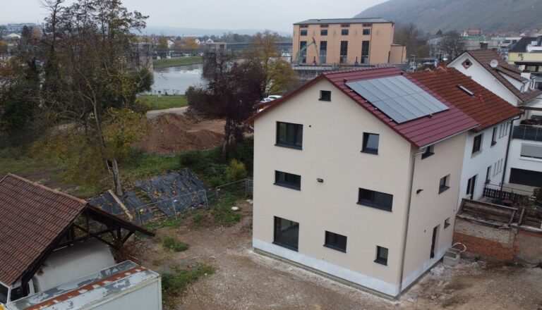 Neubau Doppelhaushälfte mit Satteldach – Zimmerei & Holzbau Seitz im Spessart
