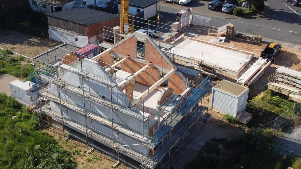 Neubau Doppelhaushälften mit Satteldachgauben – Zimmerei & Holzbau Seitz im Spessart