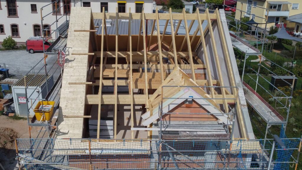 Neubau Doppelhaushälften mit Satteldachgauben – Zimmerei & Holzbau Seitz im Spessart