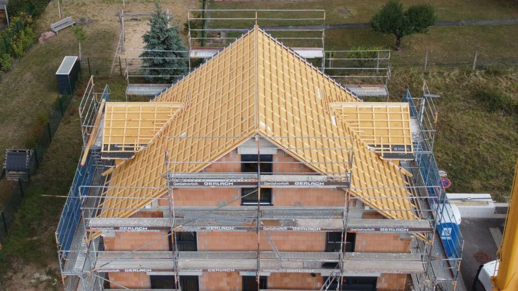 Neubau Doppelhaushälften mit Satteldachgauben – Zimmerei & Holzbau Seitz im Spessart