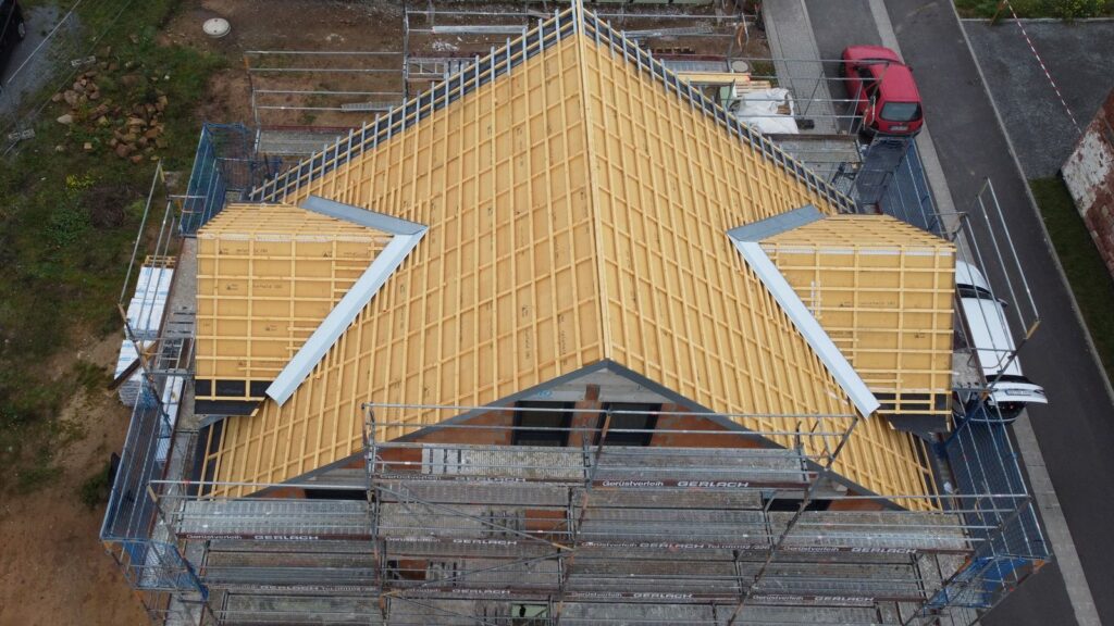 Neubau Doppelhaushälften mit Satteldachgauben – Zimmerei & Holzbau Seitz im Spessart