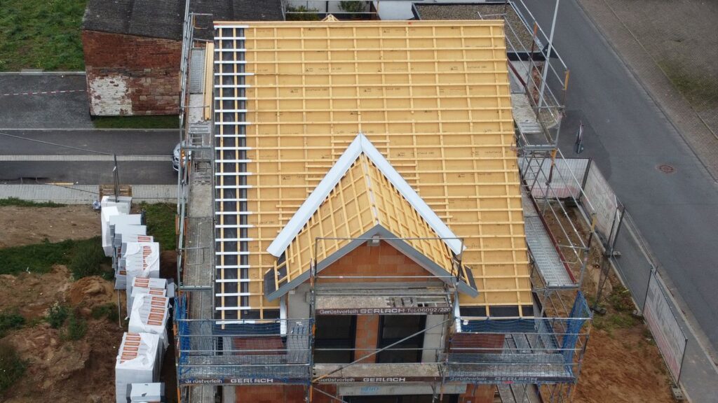 Neubau Doppelhaushälften mit Satteldachgauben – Zimmerei & Holzbau Seitz im Spessart
