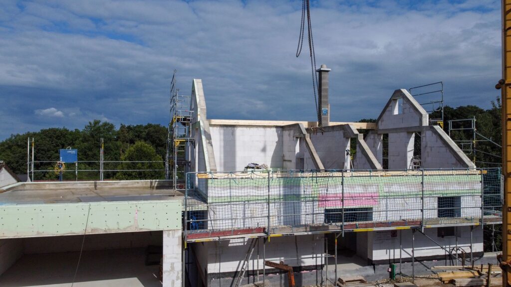 Neubau Einfamilienhaus mit Dachgaube – Zimmerei & Holzbau Seitz im Spessart