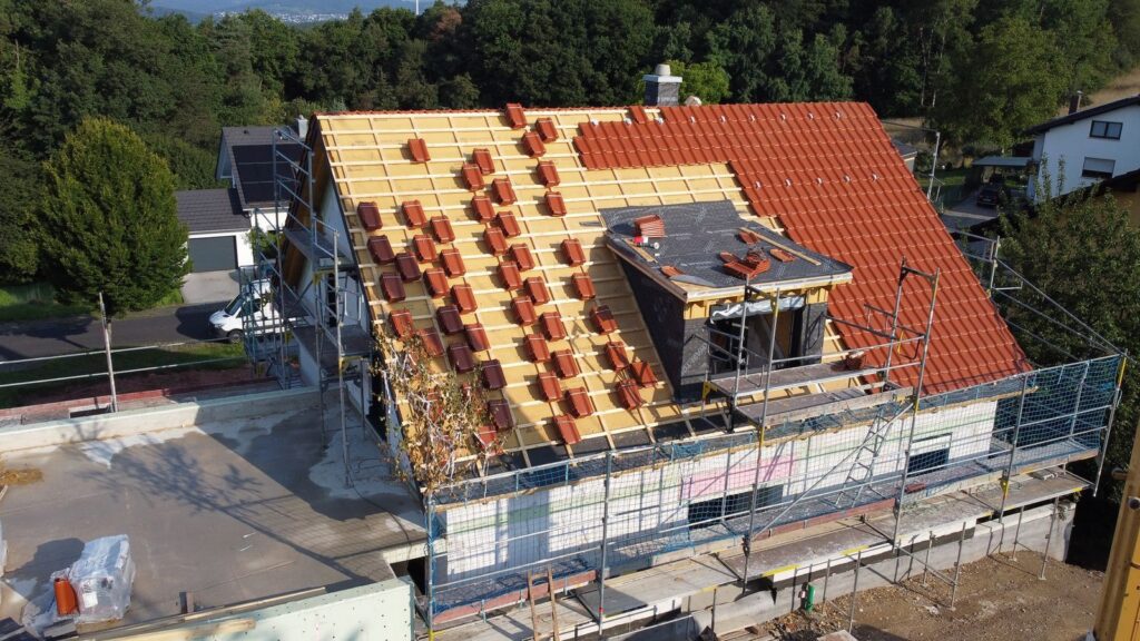 Neubau Einfamilienhaus mit Dachgaube – Zimmerei & Holzbau Seitz im Spessart