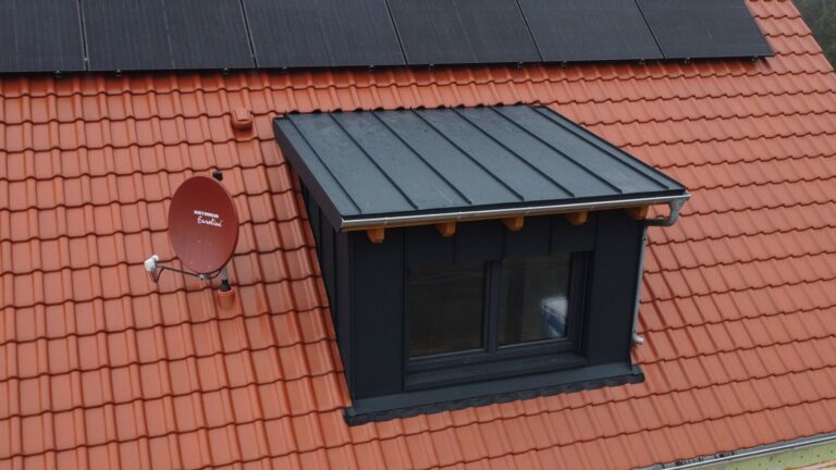 Neubau Einfamilienhaus mit Dachgaube – Zimmerei & Holzbau Seitz im Spessart