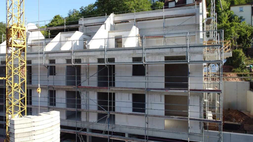 Neubau Mehrparteienhaus mit Satteldach – Zimmerei & Holzbau Seitz im Spessart