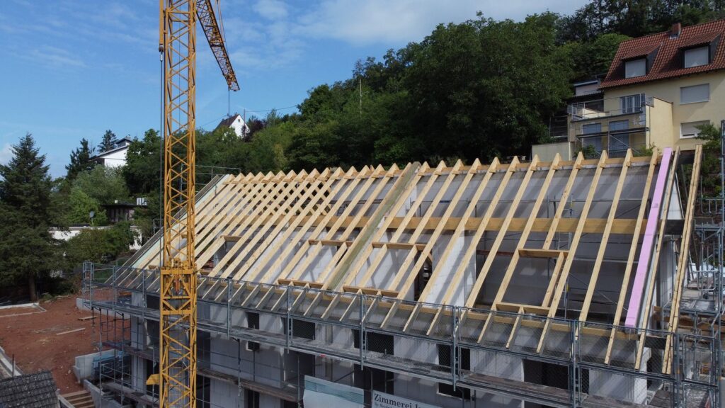 Neubau Mehrparteienhaus mit Satteldach – Zimmerei & Holzbau Seitz im Spessart