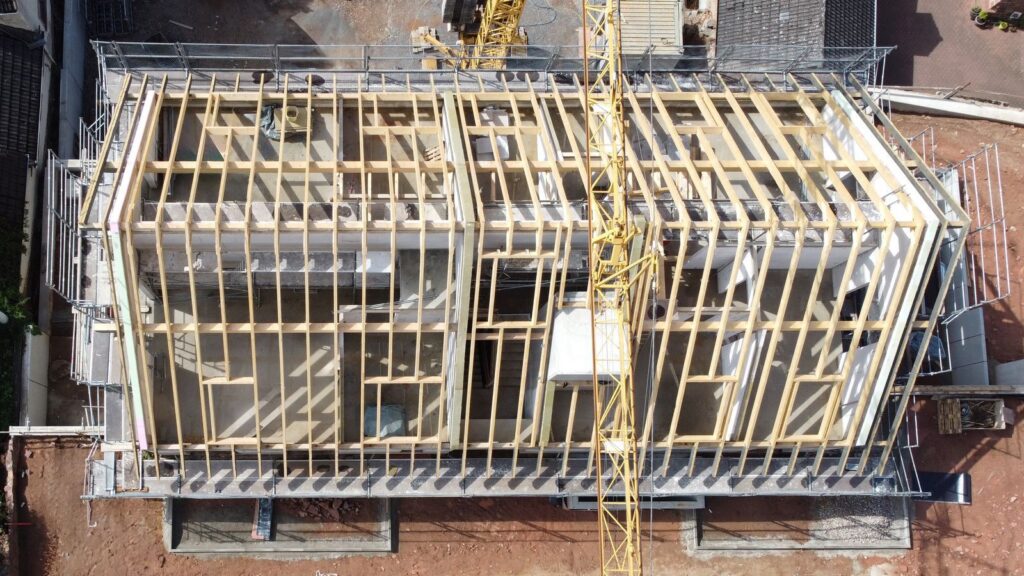 Neubau Mehrparteienhaus mit Satteldach – Zimmerei & Holzbau Seitz im Spessart
