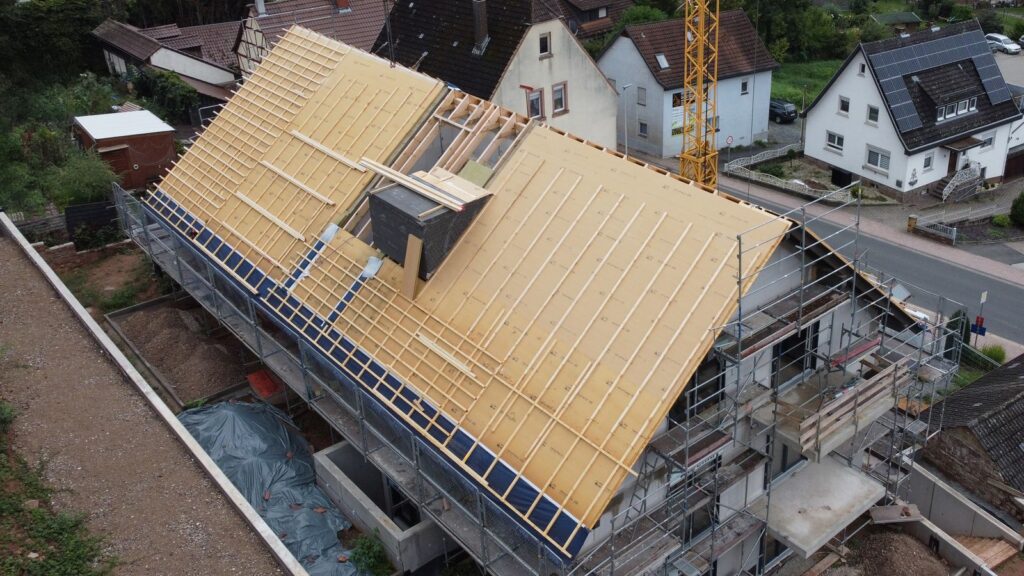 Neubau Mehrparteienhaus mit Satteldach – Zimmerei & Holzbau Seitz im Spessart