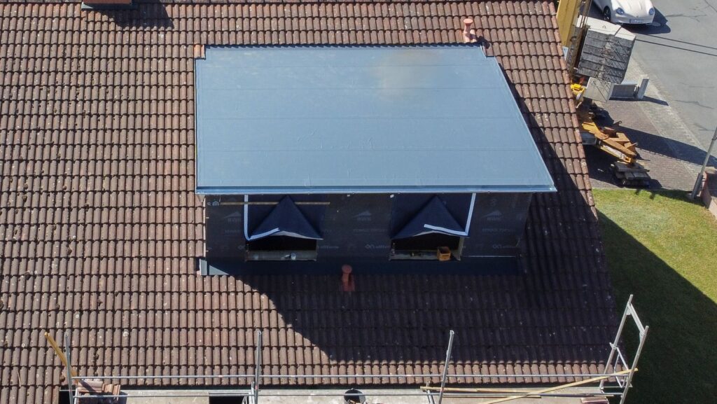 Neubau zweier Schleppdachgauben – Zimmerei & Holzbau Seitz im Spessart